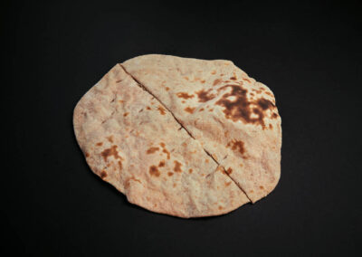 47.  Tandoori Roti /39,- Ugjæret grov brød bakt i tandoor. Whole wheat flour bread baked in tandoor. *Lactose, Gluten