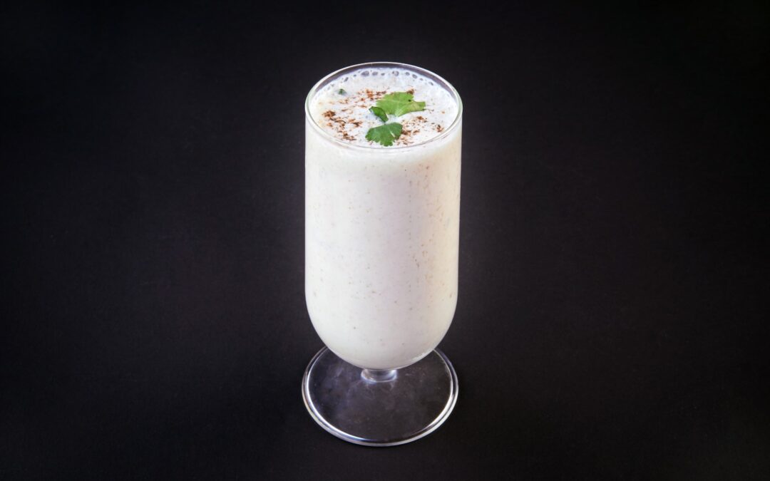 63.  Lassi /60,- Indisk joghurtdrikke, søt eller saltet. Indian yoghurt drink, sweet or salted.